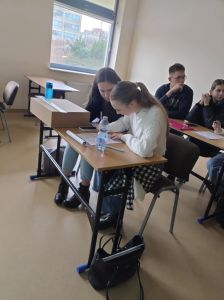 Studentki pod czas ćwiczenia